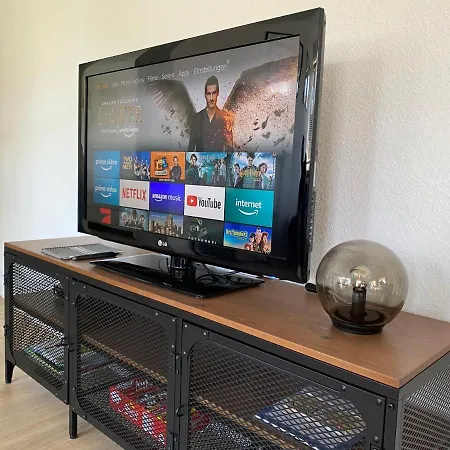 Apartment Altes Kino Xxl - 10 Gaeste Wifi Netflix Momlingen